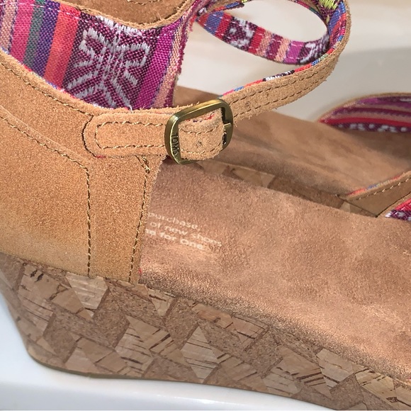TOMS SUEDE WEDGES women’s heels size 9 -worn once - Picture 7 of 14